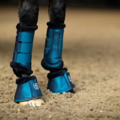 Beenbeschermers Equestrian Stockholm Blue Meadow Blauw 11 Beenbeschermers Equestrian Stockholm Blue Meadow Blauw -Paardenbenodigdheden Winkel beenbeschermers equestrian stockholm blue meadow blauw 1500x1500 174181