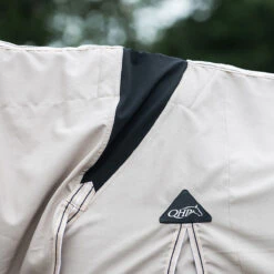 Eczeemdeken QHP Hoodie Beige Lichtbruin -Paardenbenodigdheden Winkel eczeemdeken qhp hoodie beige lichtbruin 1500x1500 183828