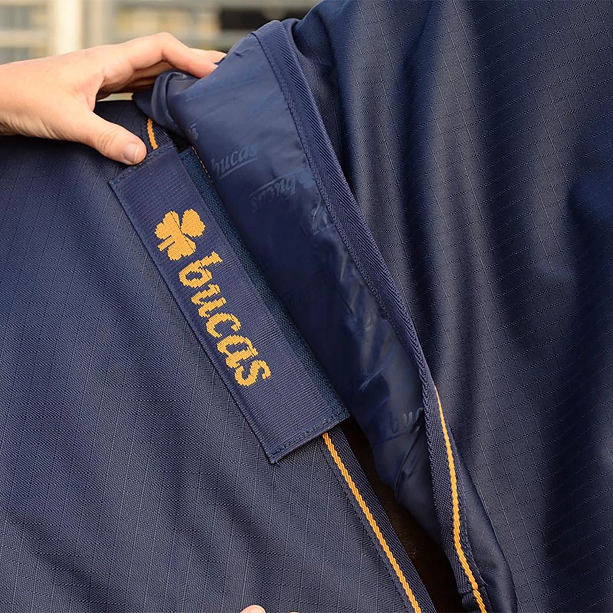 Halsstuk Bucas Irish Turnout Combi 50gr Donkerblauw-goud 7 Halsstuk Bucas Irish Turnout Combi 50gr Donkerblauw-goud - Afbeelding 5