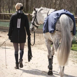 Longeerdeken Busse Rain Donkerblauw -Paardenbenodigdheden Winkel longeerdeken busse rain donkerblauw 1500x1500 134398