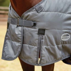 Onderdeken WeatherBeeta ComFiTec 200gr Grijs 9 Onderdeken WeatherBeeta ComFiTec 200gr Grijs -Paardenbenodigdheden Winkel onderdeken weatherbeeta comfitec 200gr grijs 1500x1500 132991
