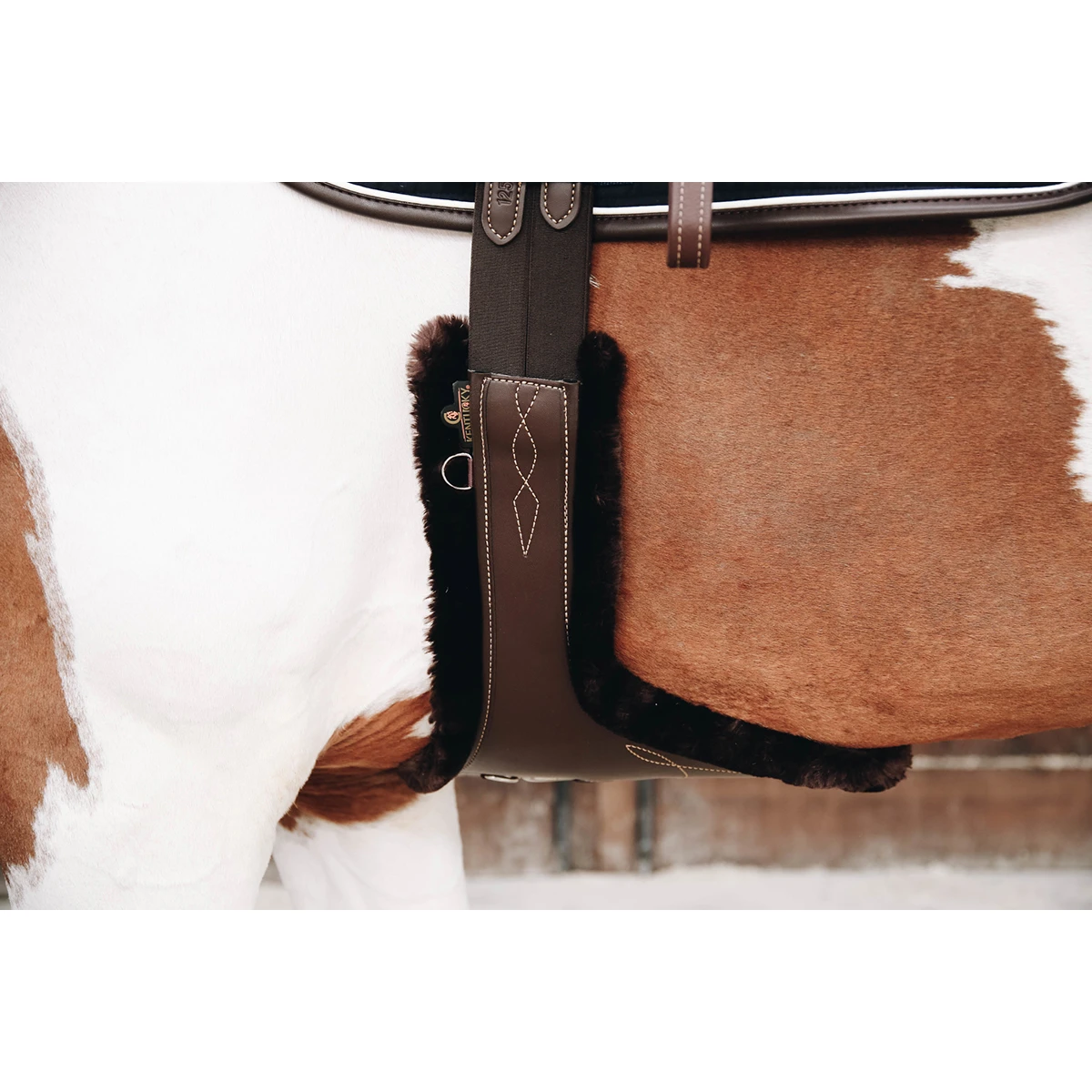 Singel Kentucky Sheepskin Met Buikflap Bruin 5 Singel Kentucky Sheepskin Met Buikflap Bruin - Afbeelding 3