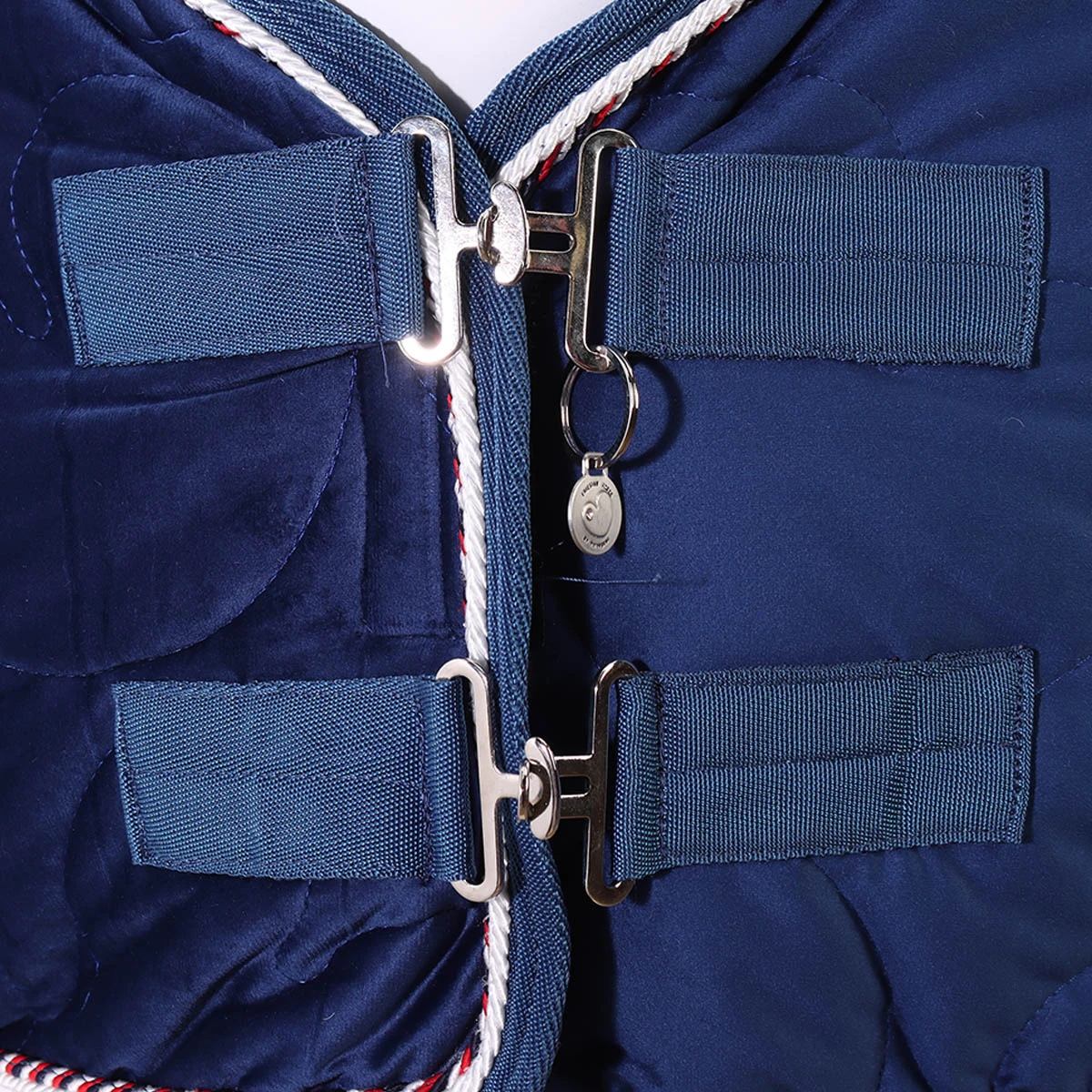 Staldeken Friesian Horse By Horsegear 160gr Donkerblauw 4 Staldeken Friesian Horse By Horsegear 160gr Donkerblauw - Afbeelding 2