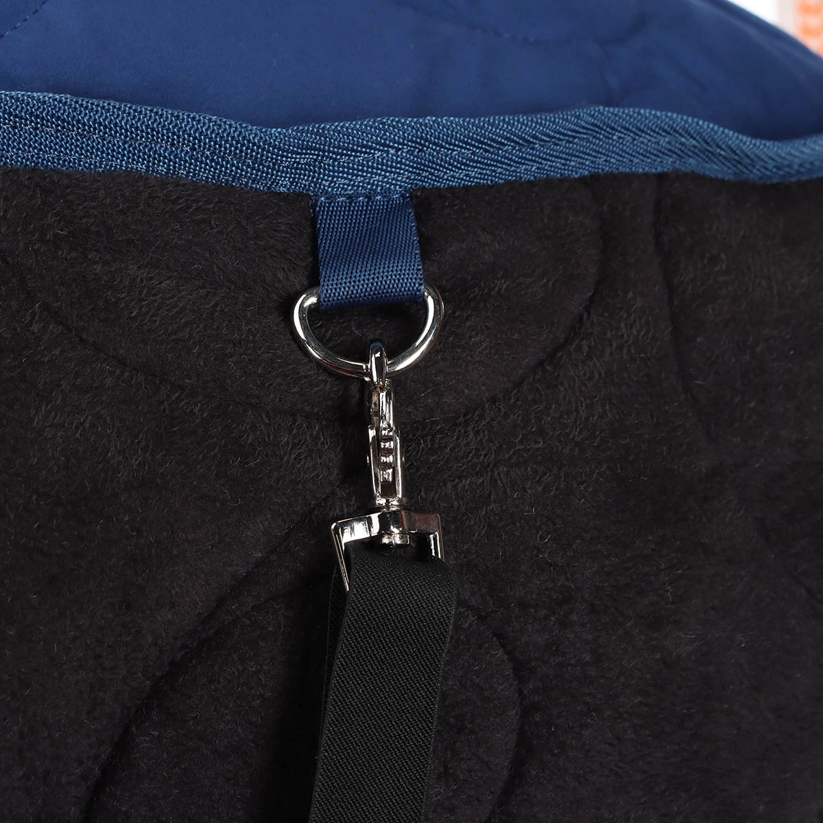 Staldeken Friesian Horse By Horsegear 160gr Donkerblauw 8 Staldeken Friesian Horse By Horsegear 160gr Donkerblauw - Afbeelding 6