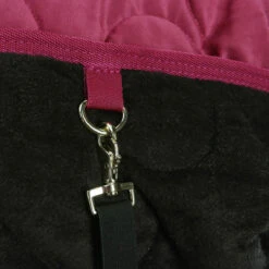 Staldeken Friesian Horse By Horsegear 160gr Donkerrood 17 Staldeken Friesian Horse By Horsegear 160gr Donkerrood -Paardenbenodigdheden Winkel staldeken friesian horse by horsegear 160gr donkerrood 1500x1500 173358