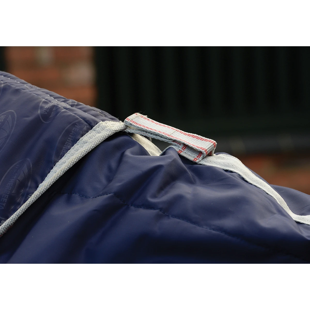 Staldeken WeatherBeeta ComFiTec 210D Channel 110gr Donkerblauw-zilver 4 Staldeken WeatherBeeta ComFiTec 210D Channel 110gr Donkerblauw-zilver - Afbeelding 2