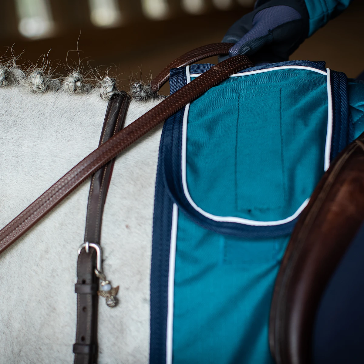 Uitrijdeken Equestrian Stockholm Aurora Blues Darkturquoise 4 Uitrijdeken Equestrian Stockholm Aurora Blues Darkturquoise - Afbeelding 2