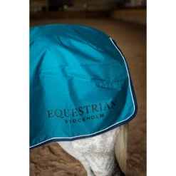 Uitrijdeken Equestrian Stockholm Aurora Blues Darkturquoise 13 Uitrijdeken Equestrian Stockholm Aurora Blues Darkturquoise -Paardenbenodigdheden Winkel uitrijdeken equestrian stockholm aurora blues darkturquoise 1500x1500 166083