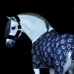 Vliegendeken Horsegear All Over Donkerblauw-wit -Paardenbenodigdheden Winkel vliegendeken horsegear all over donkerblauw wit 1500x1500 139990