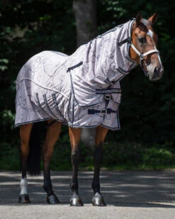 Vliegendeken QHP Collection Combo Met Hals En Masker Donkerblauw-beige 8 Vliegendeken QHP Collection Combo Met Hals En Masker Donkerblauw-beige -Paardenbenodigdheden Winkel vliegendeken qhp collection combo met hals en masker donkerblauw beige 1500x1500 175274