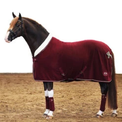Zweetdeken SKØL Per Rood -Paardenbenodigdheden Winkel zweetdeken skol per rood 1500x1500 130259