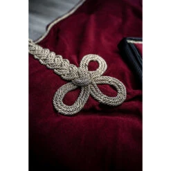 Zweetdeken SKØL Per Rood -Paardenbenodigdheden Winkel zweetdeken skol per rood 1500x1500 130260